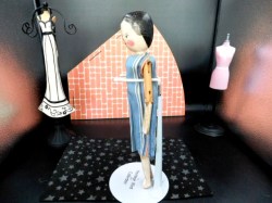 peg doll collar side